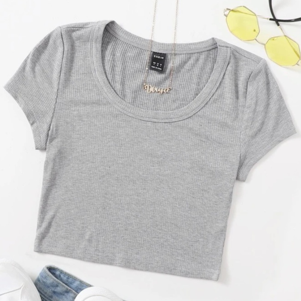 Scoop neck ribbed crop top